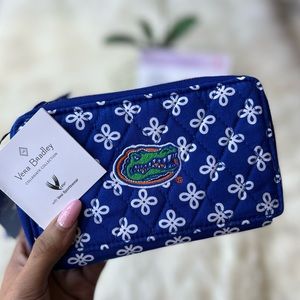 ✨NWT RFID All in One Crossbody Wallet Florida 🐊